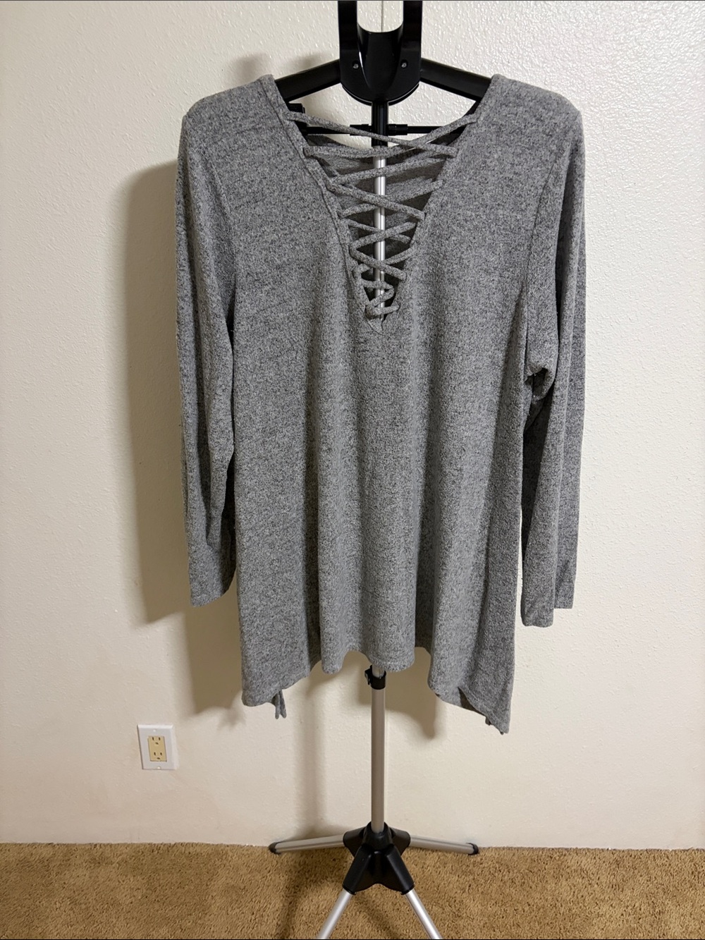 torrid Gray Lace-Up V-Neck Pullover Sweatshirt Size 3